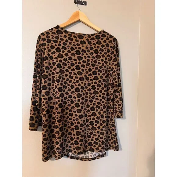 Carmen Marc Valvo 1X Leopard Print 3/4 Sleee Top Brown Tan Ruched Elevated Basic - Picture 9 of 11